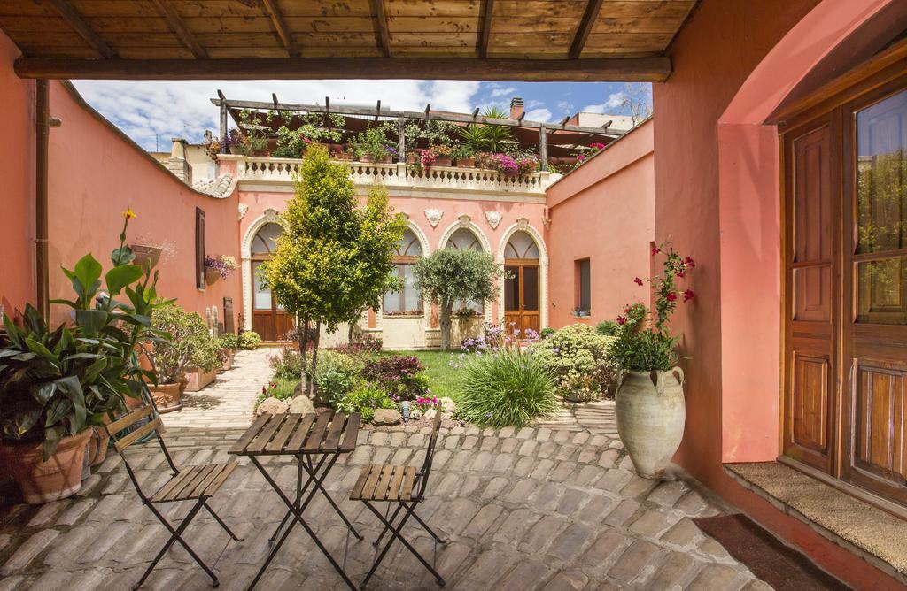 Casa Isotta Bed & Breakfast Quartu SantʼElena Exterior foto